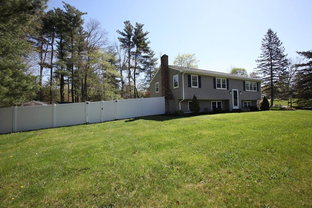 Whitman, MA 02382,7 Feather Ln