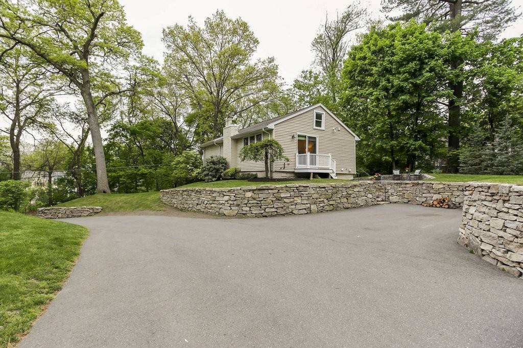 Wayland, MA 01778,223 Stonebridge Road