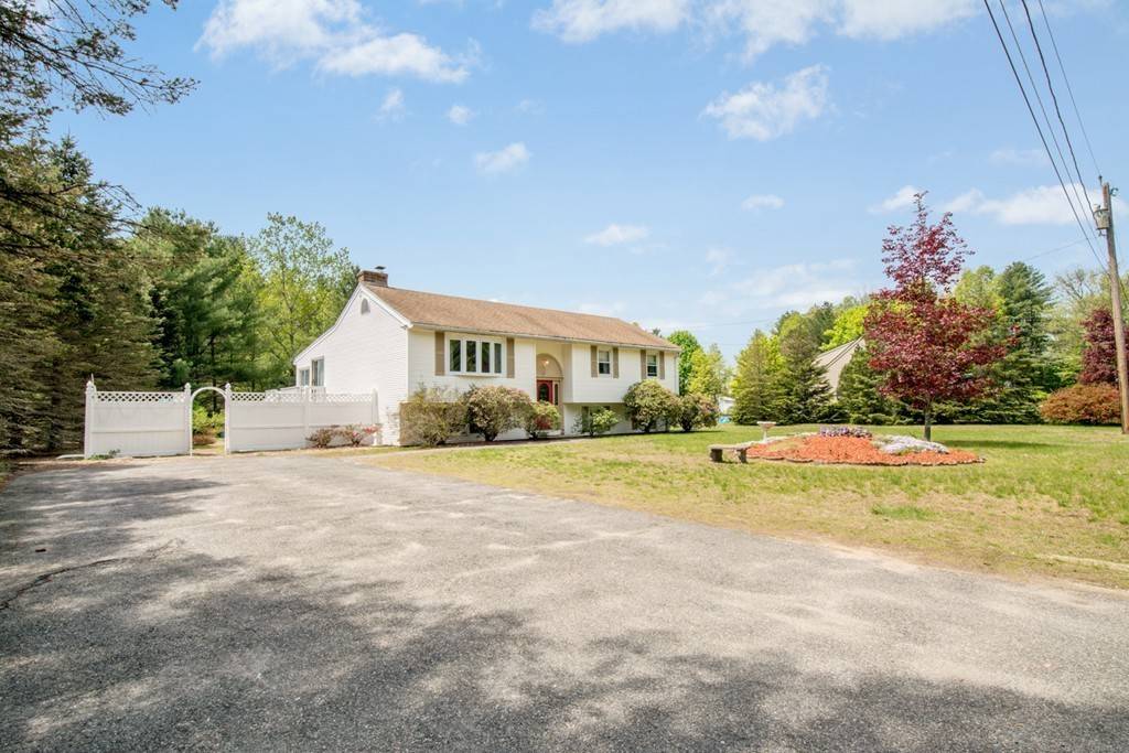 Uxbridge, MA 01569,15 Old Elmdale Rd