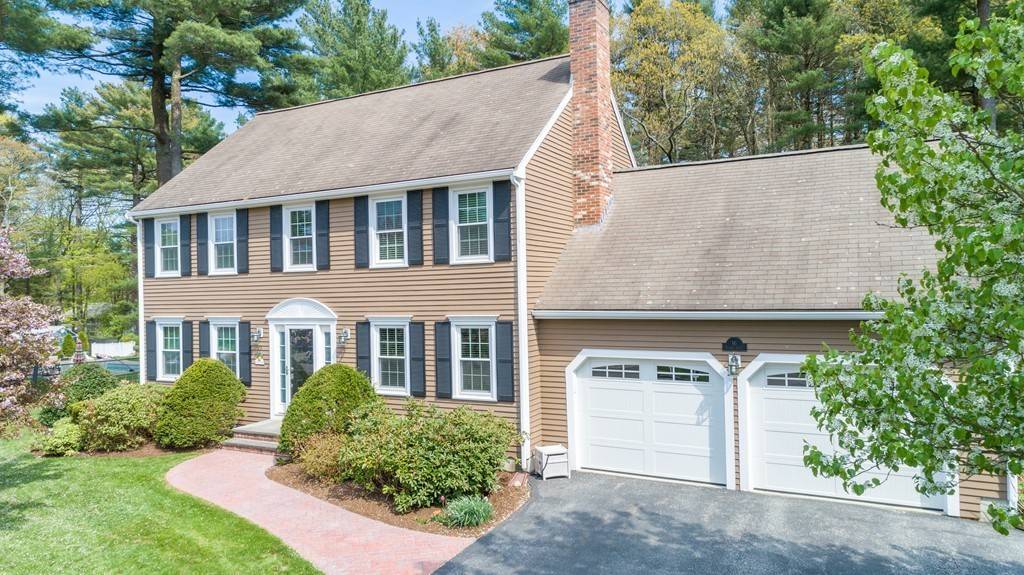 Walpole, MA 02081,16 Victoria Cir