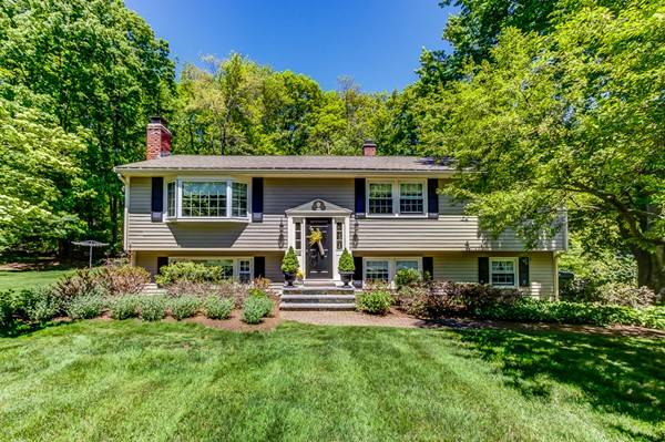 Hopkinton, MA 01748,13 Briarcliff Drive