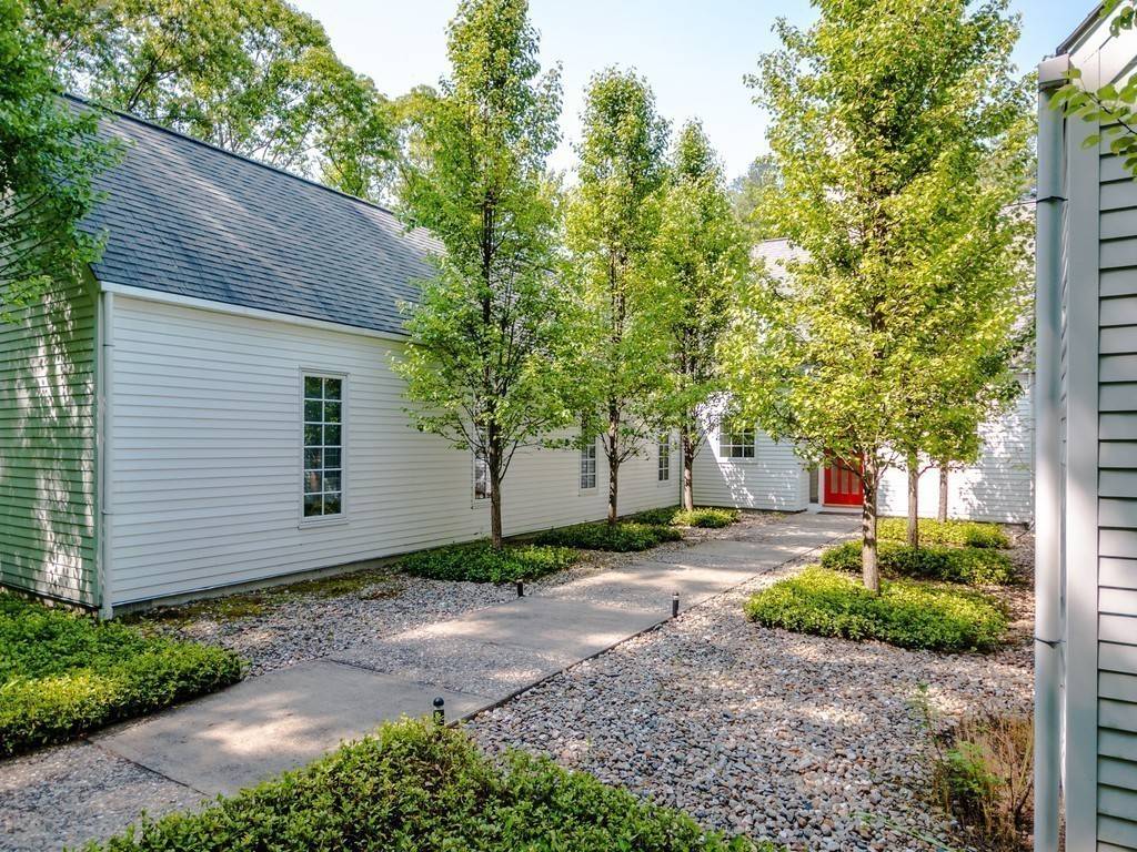 Weston, MA 02493,44 Spruce Hill Road