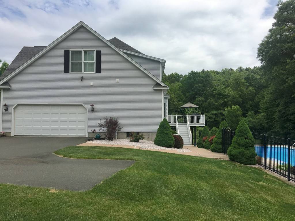 Westfield, MA 01085,15 Nancy Cir