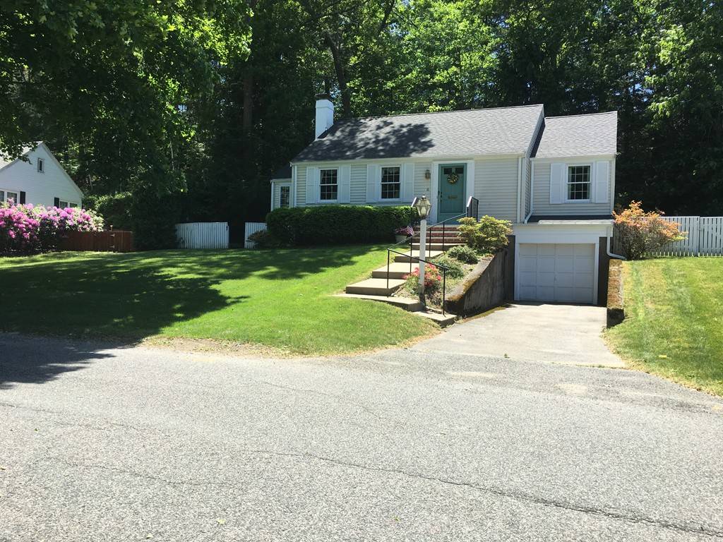 Walpole, MA 02032,16 Park Ln