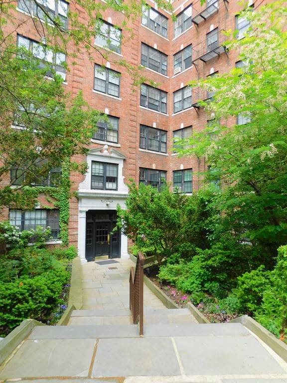 Cambridge, MA 02138,50 Follen St #308