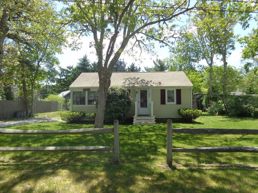 Dennis, MA 02670,8 Oak Leaf Lane