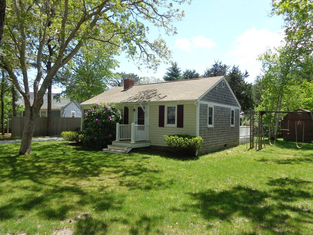 Dennis, MA 02670,8 Oak Leaf Lane