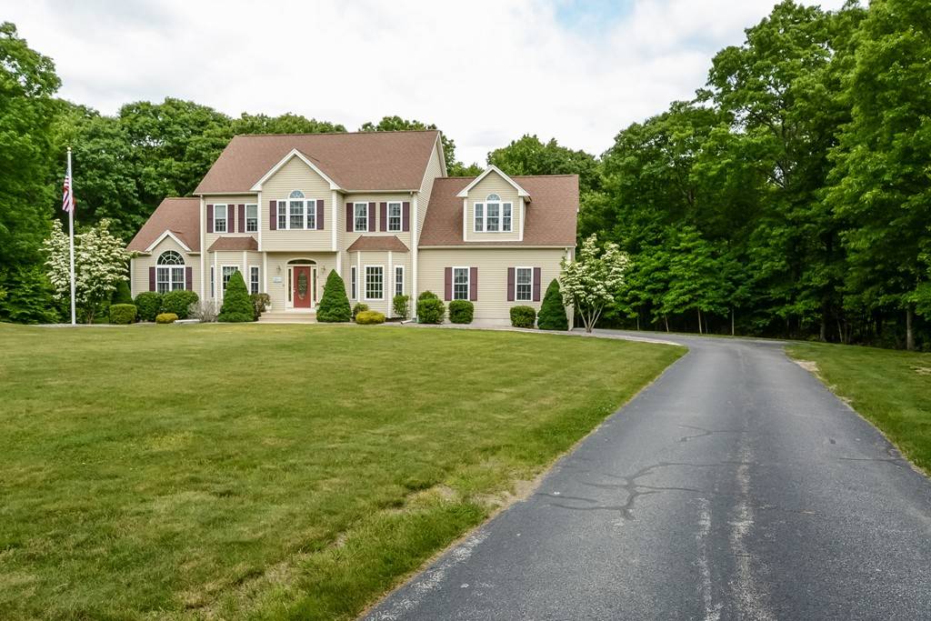 Mendon, MA 01756,6 Cranberry Court