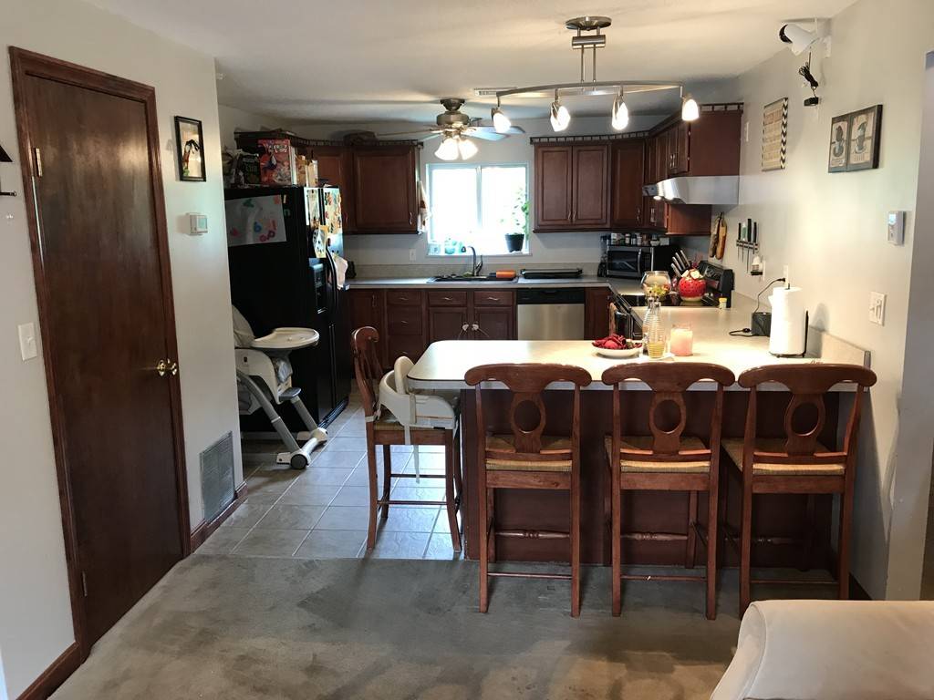 Fall River, MA 02720,5455 N Main St #12F