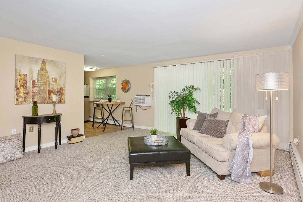 North Andover, MA 01845,40 Edgelawn Avenue #1