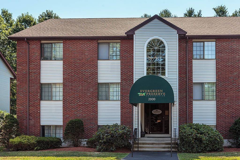 Lowell, MA 01854,2000 Skyline Dr #2