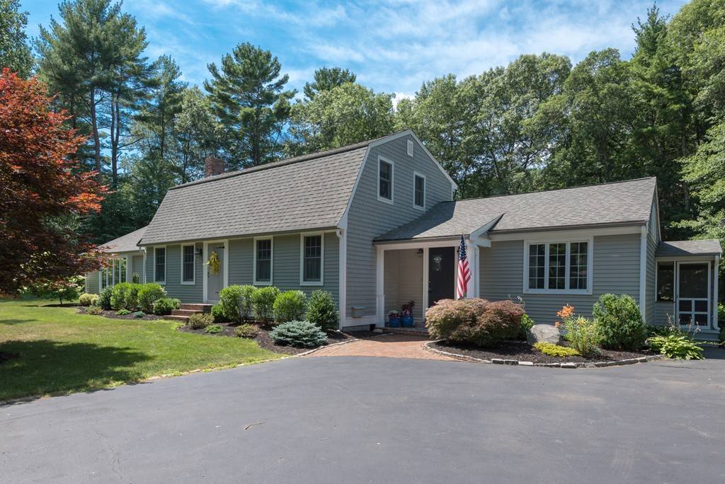 Pembroke, MA 02359,90 Juniper Ln