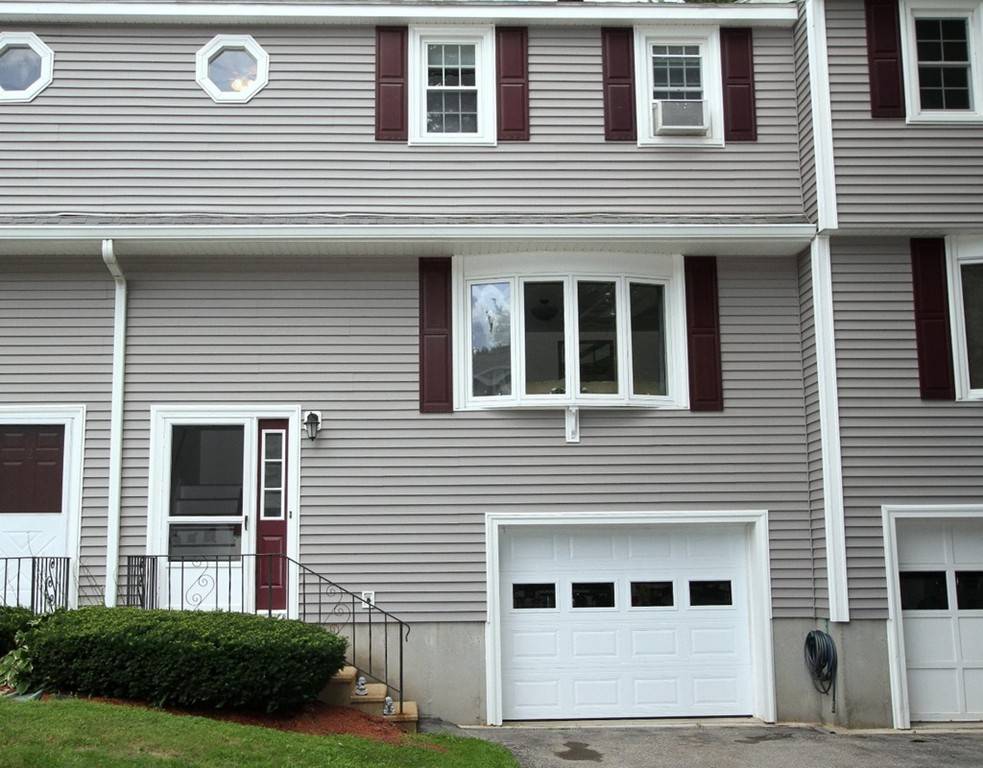 Millbury, MA 01527,3 Village Green Drive #3