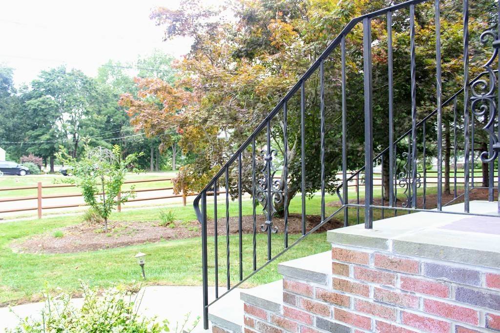 Walpole, MA 02081,2 Rose Marie Ln