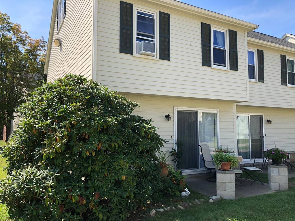 North Attleboro, MA 02760,335 E Washington St #8