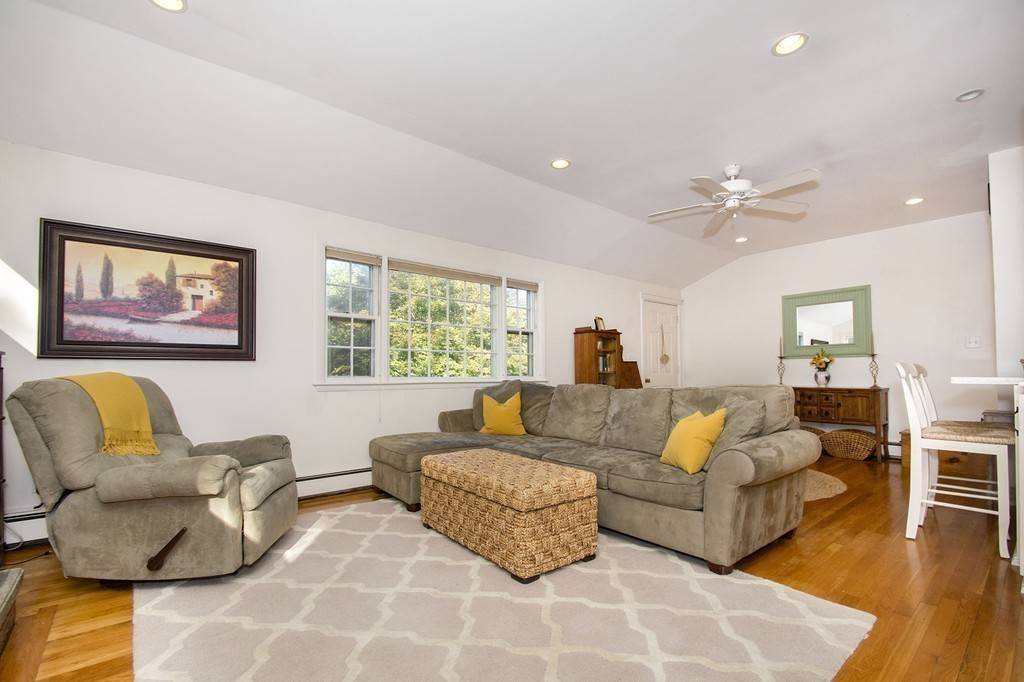 Scituate, MA 02066,392 Country Way