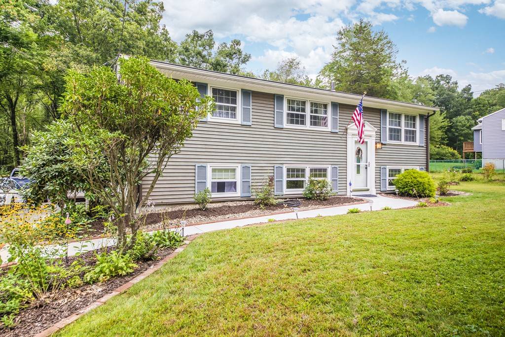 Ludlow, MA 01056,724 Fuller St