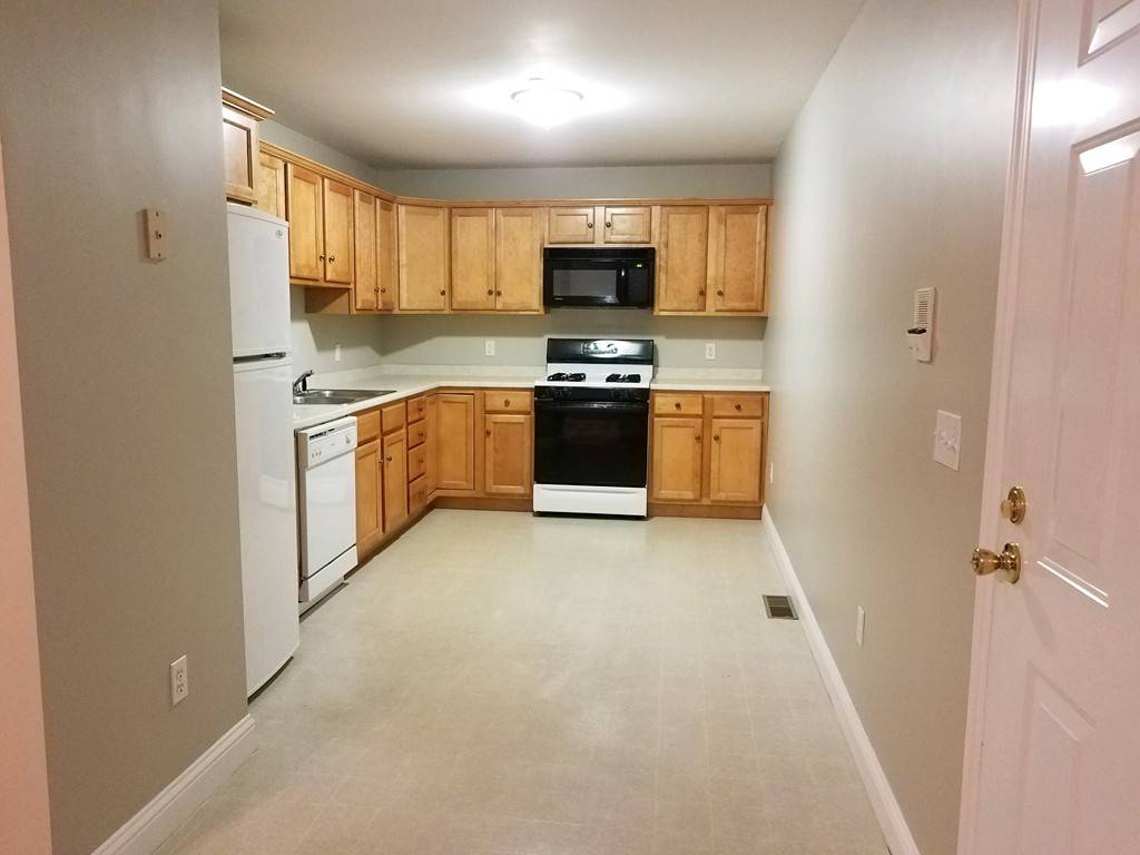 Fall River, MA 02720,1556 N Main St #1