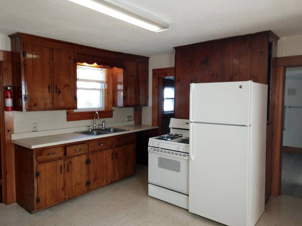 Westfield, MA 01085,9 Leonard Avenue