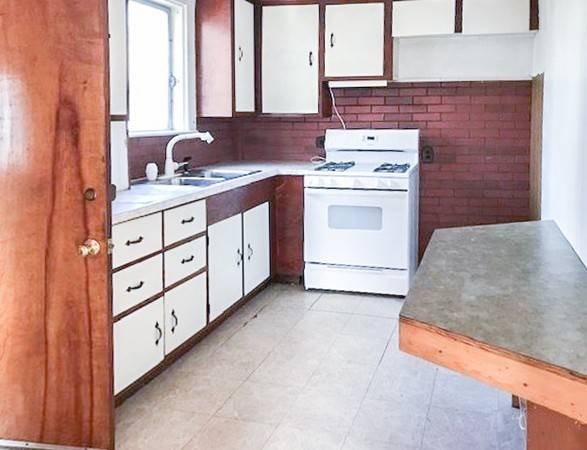 Fall River, MA 02721,1215 Stafford Rd