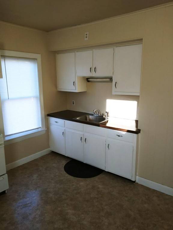 Fall River, MA 02721,1618 Slade St