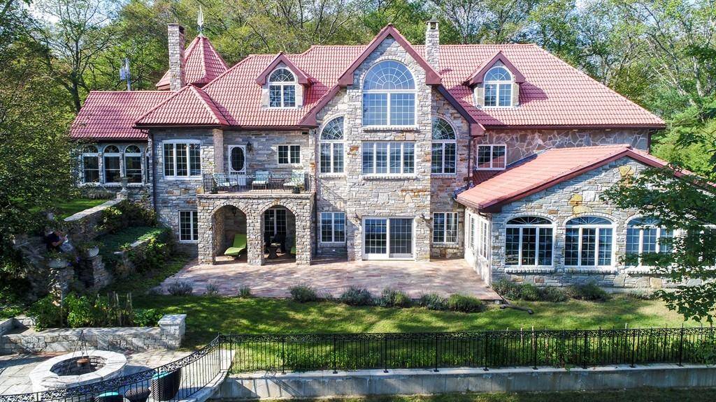 West Brookfield, MA 01585,19 Hill Brook Dr