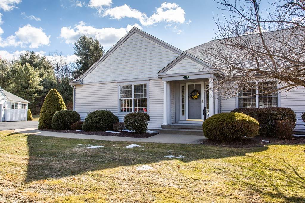 East Longmeadow, MA 01028,127 Pinehurst Drive #127