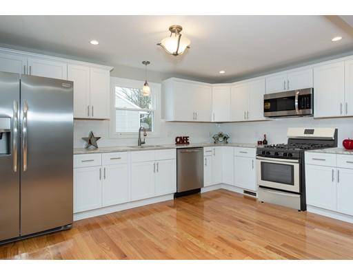 East Longmeadow, MA 01028,28 Helen Cir