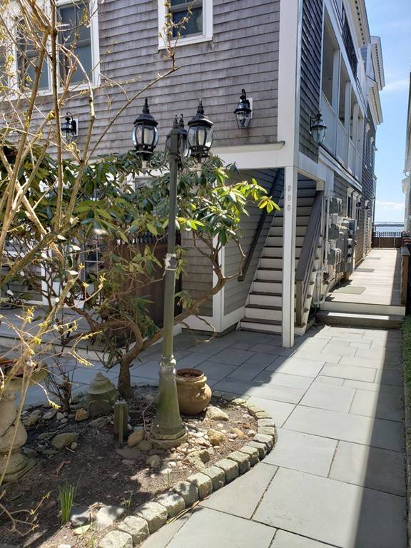 Provincetown, MA 02657,385 Commercial St #3