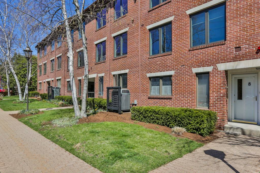 Newburyport, MA 01950,126 Merrimac St #8