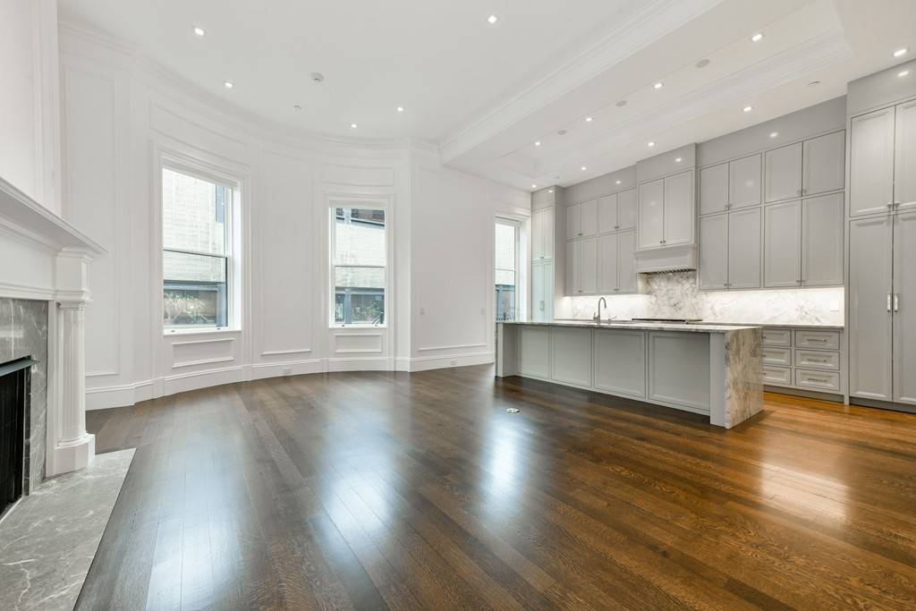 Boston, MA 02116,35 Commonwealth Ave #2