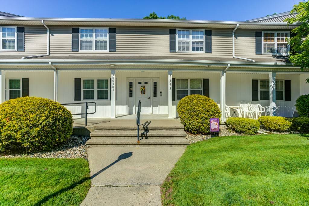 Ludlow, MA 01056,665 Center St #308