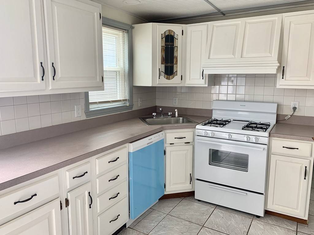 New Bedford, MA 02740,342 Hathaway Blvd #15