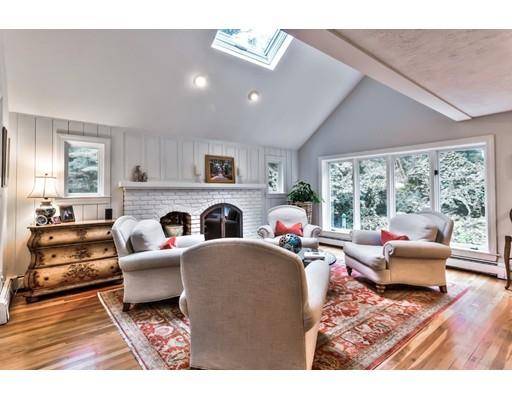 Duxbury, MA 02332,80 Bayberry Ln