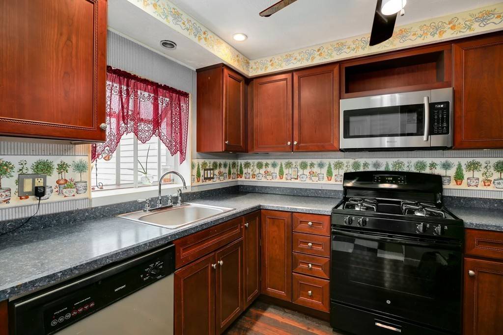Taunton, MA 02780,925 Crane Ave S #25