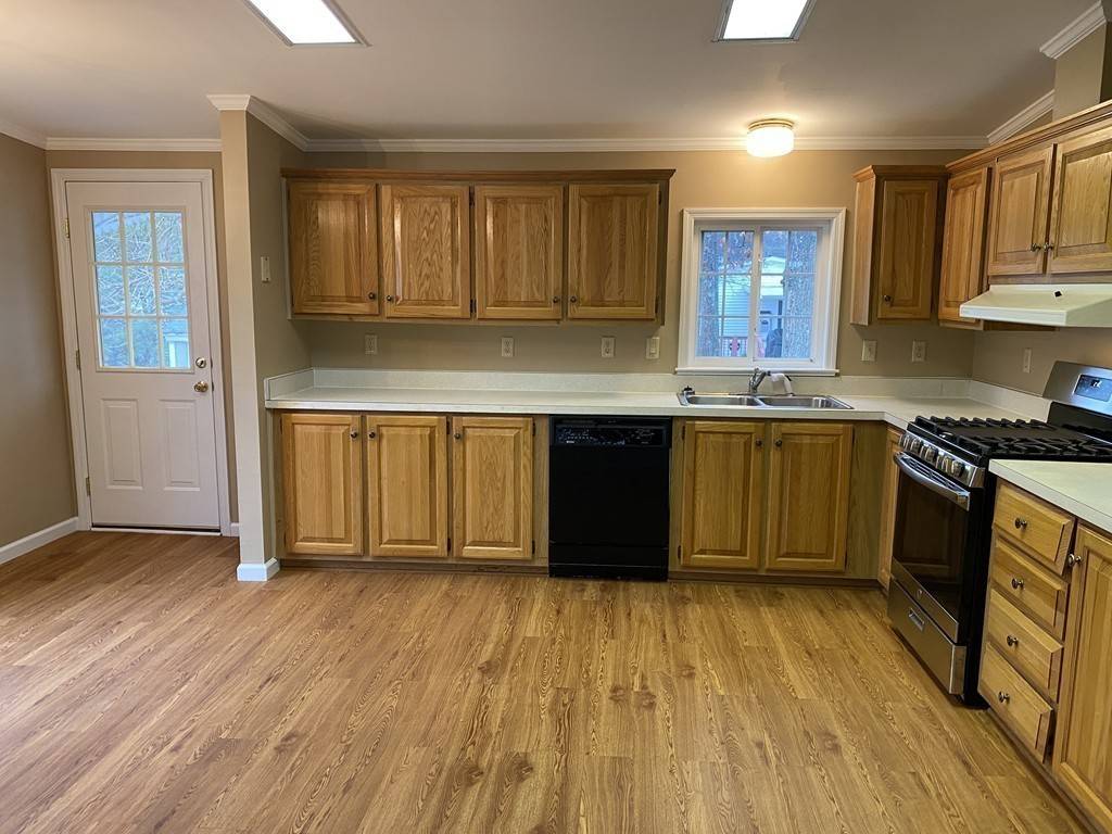 Taunton, MA 02780,228 White Oak Terrace