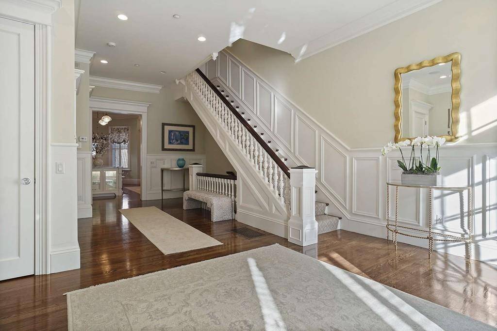 Boston, MA 02116,309 Marlborough St