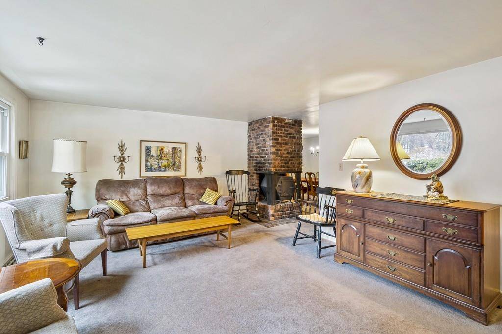 Chelmsford, MA 01824,17 Spaulding Rd.