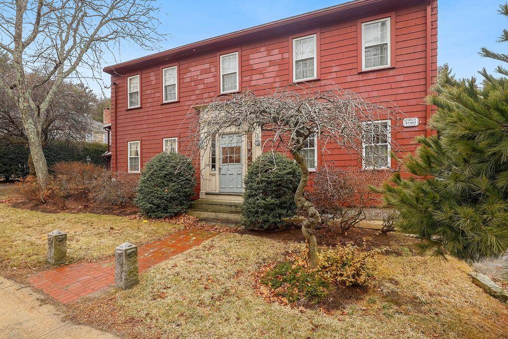 Hopkinton, MA 01748,7 E Main St