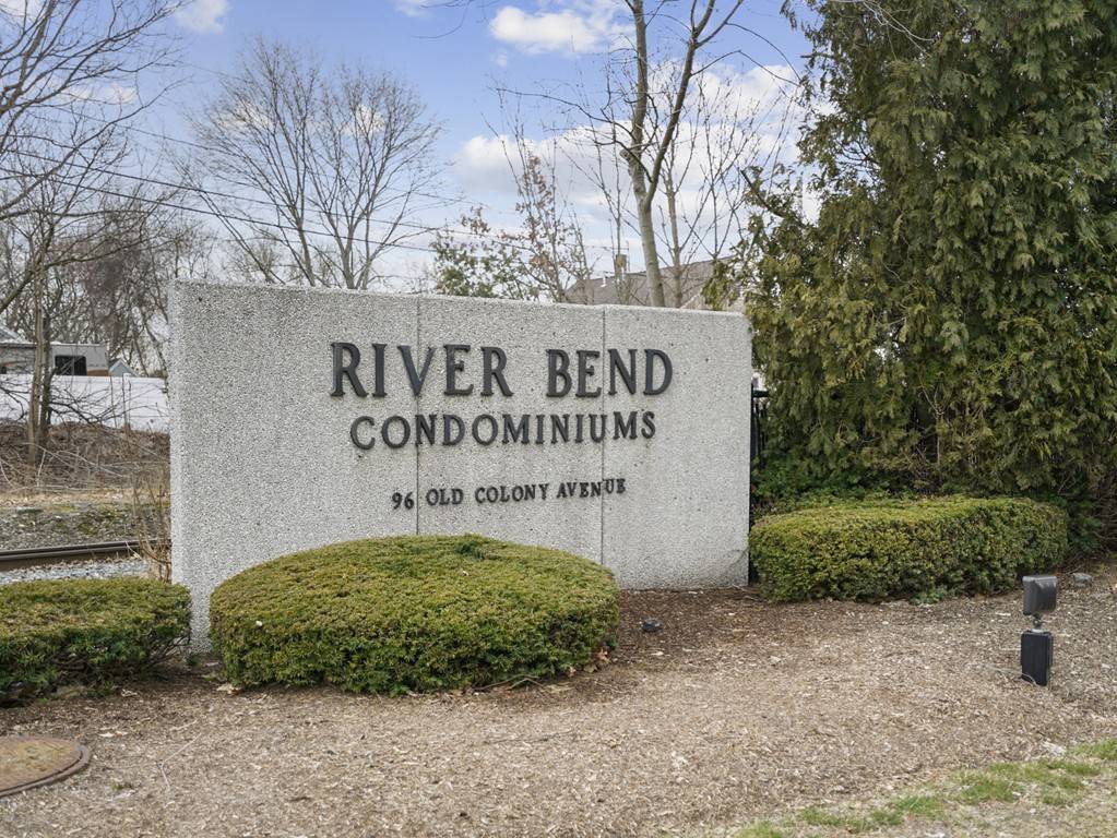Taunton, MA 02718,96 Old Colony Avenue #310