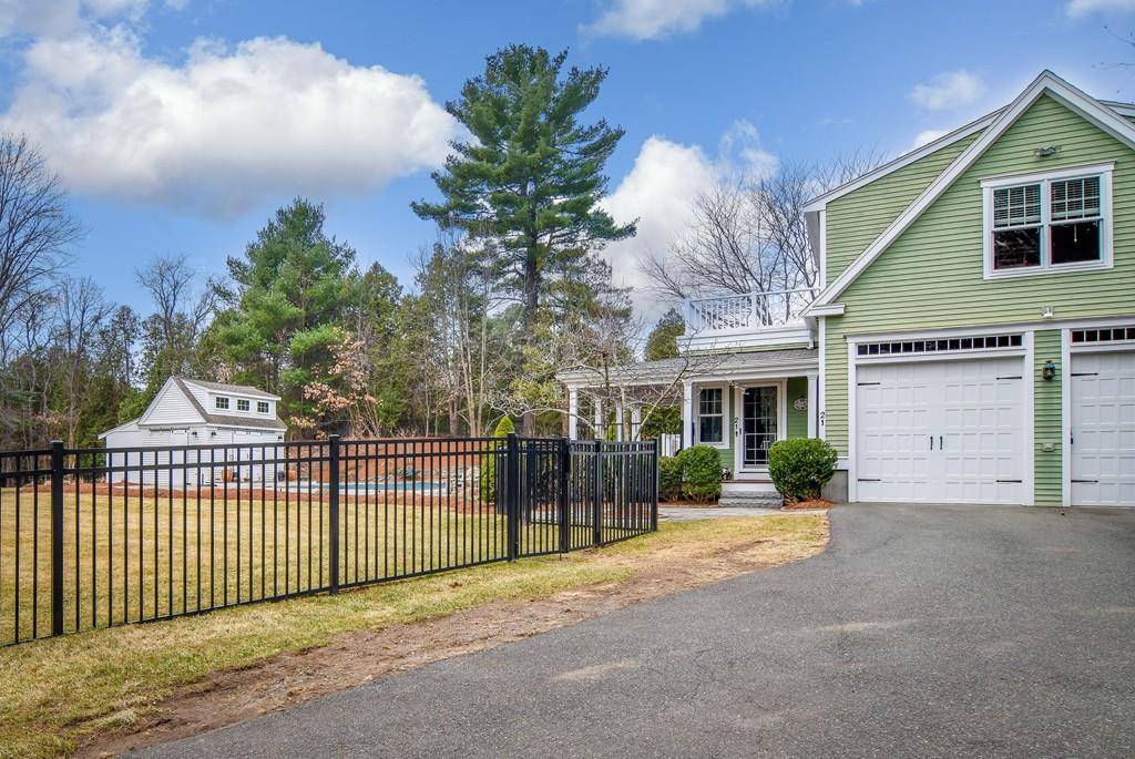 Hopkinton, MA 01748,21 Fruit St