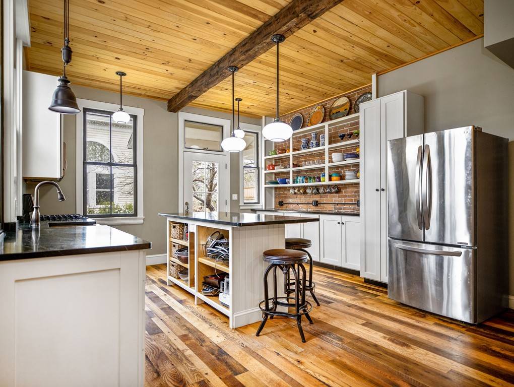 Boston, MA 02135,21 Sparhawk St #21