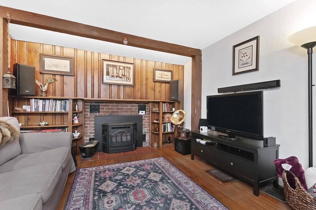 Stoneham, MA 02180,47 Collincote Street