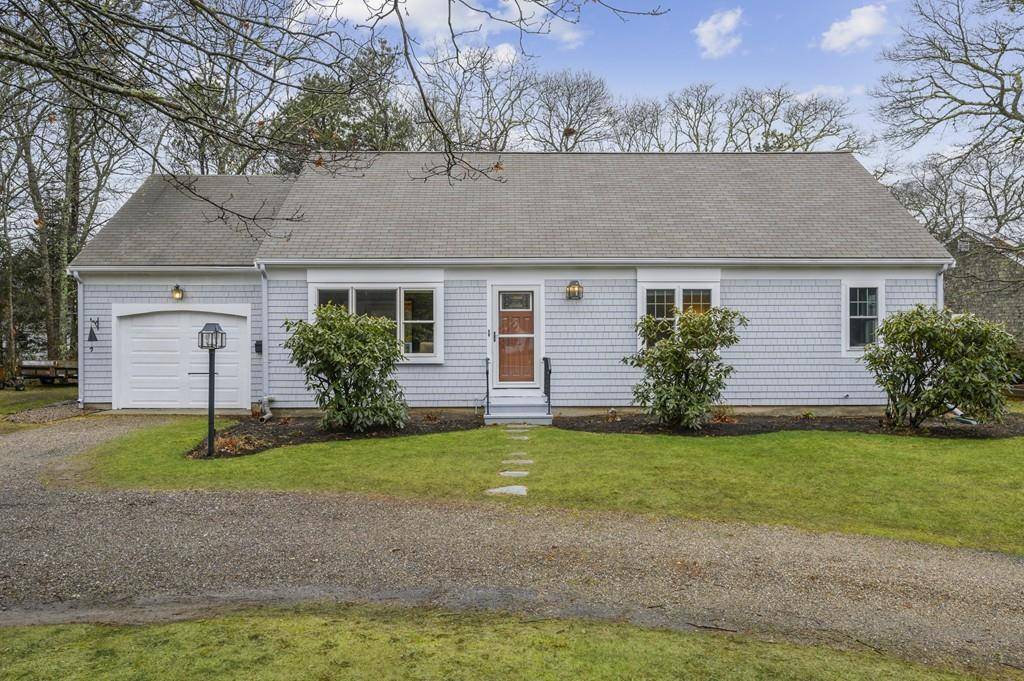 Barnstable, MA 02632,5 Centerbrook Ln