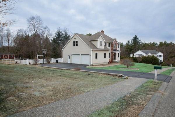 Ludlow, MA 01056,60 Clearwater Cir