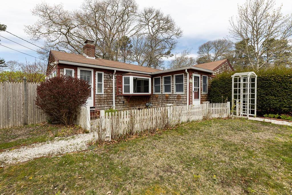 Barnstable, MA 02601,17 Priscilla St