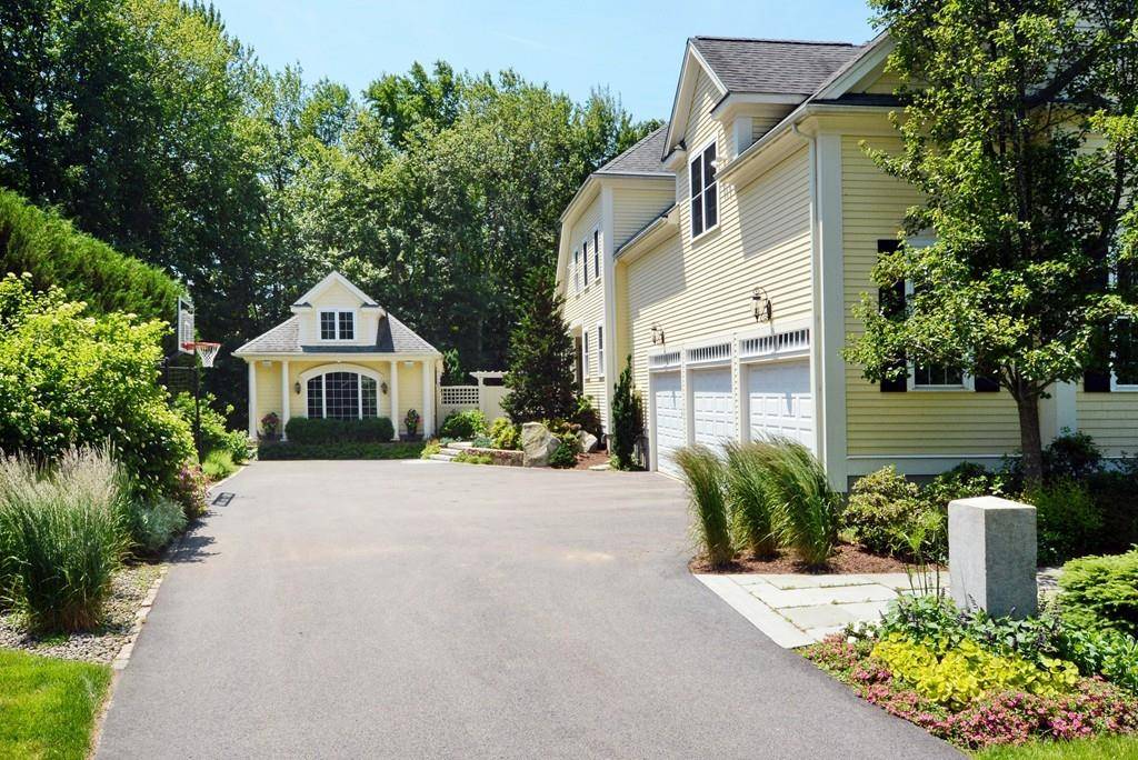 Southborough, MA 01772,14 Orchard Rd