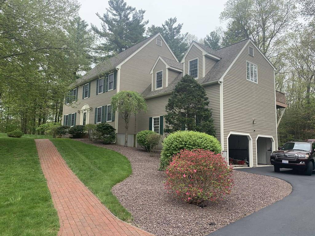 Dudley, MA 01571,3 Camelot Circle