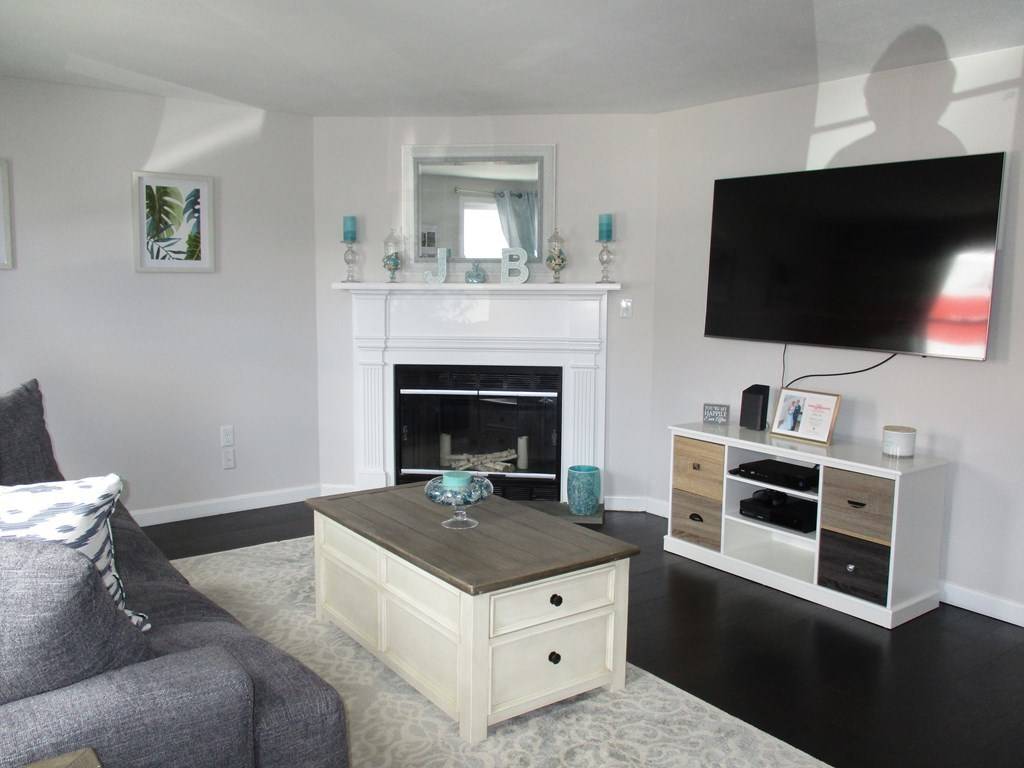 Dracut, MA 01826,315 Broadway Road #4