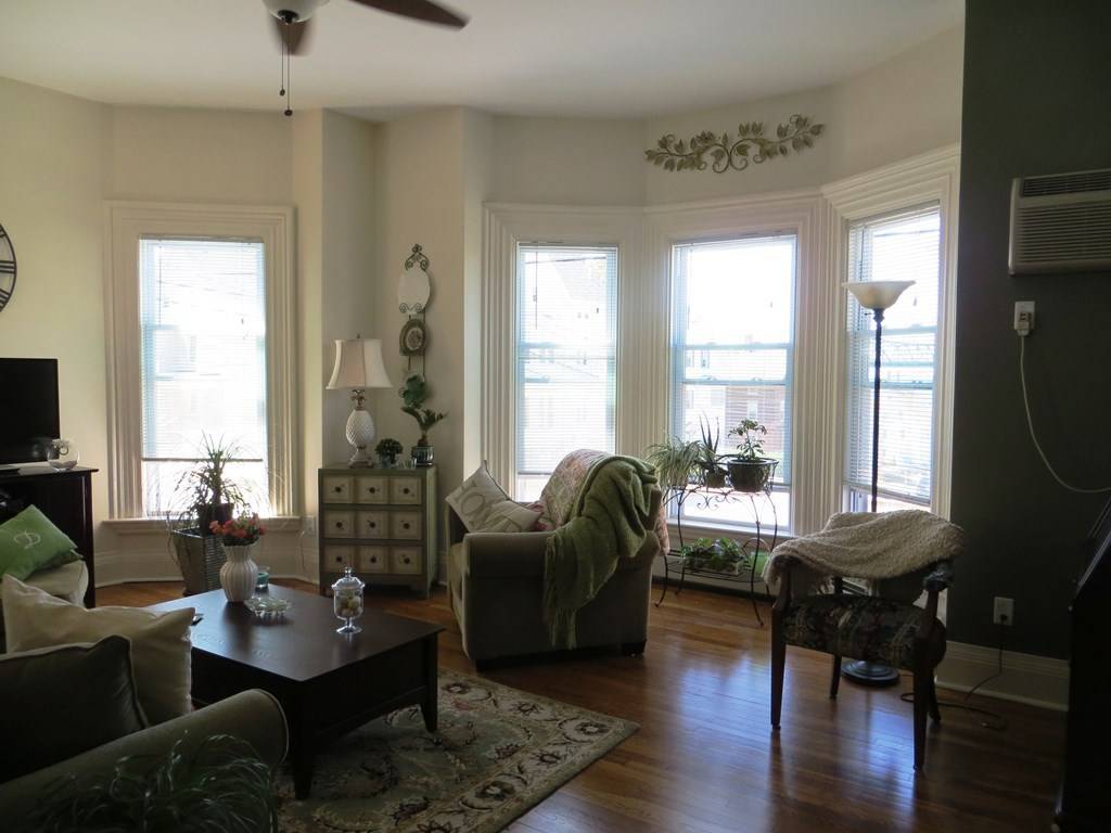 Fall River, MA 02720,313 Durfee St #1S